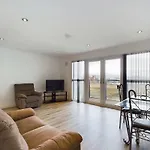 Free Parking Spacious 1 Bedroom Apartment
