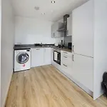 Free Parking Spacious 1 Bedroom Apartment
